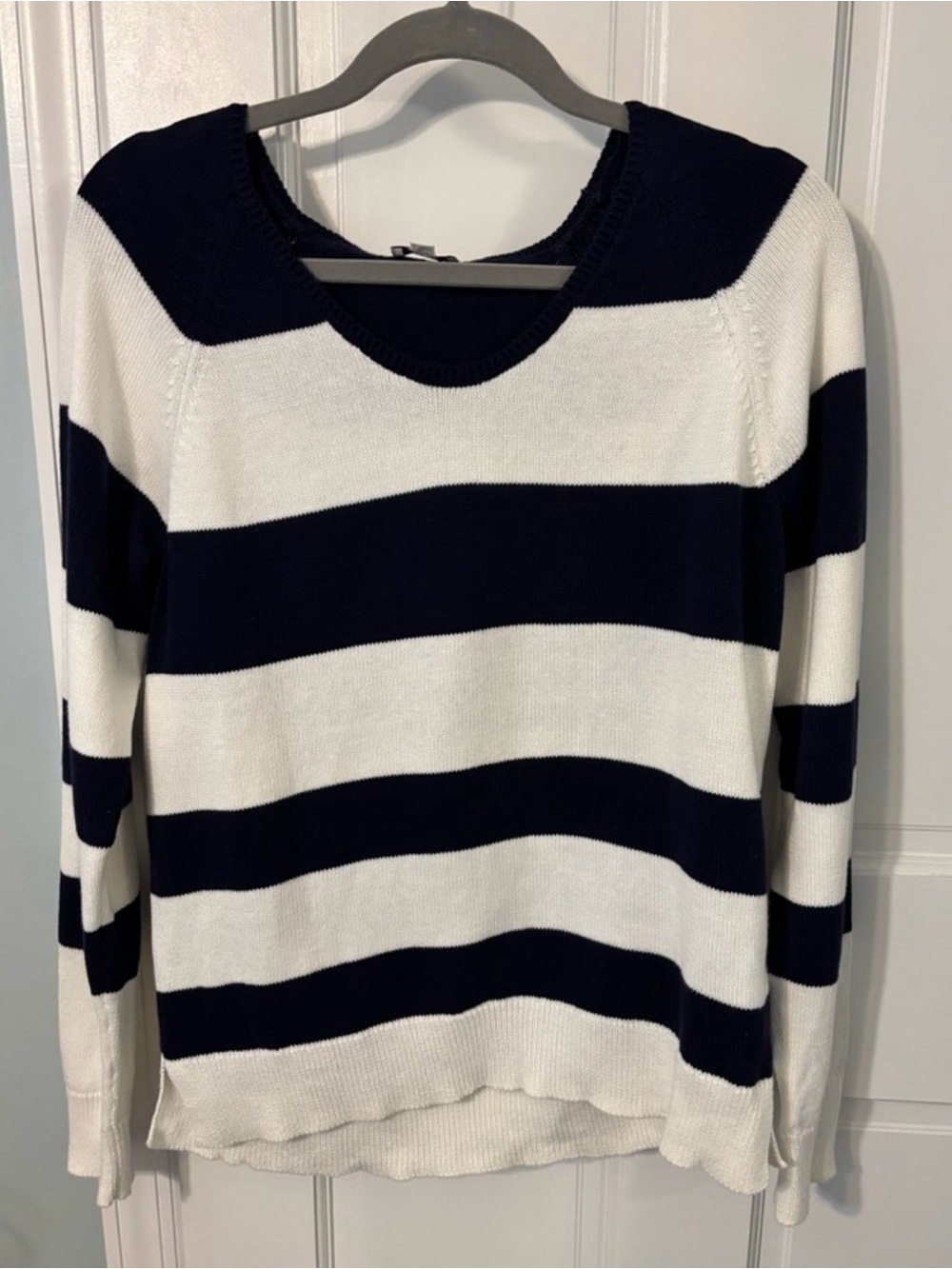 Gap Women's Cotton Striped Navy and White Crewneck Sweater Medium